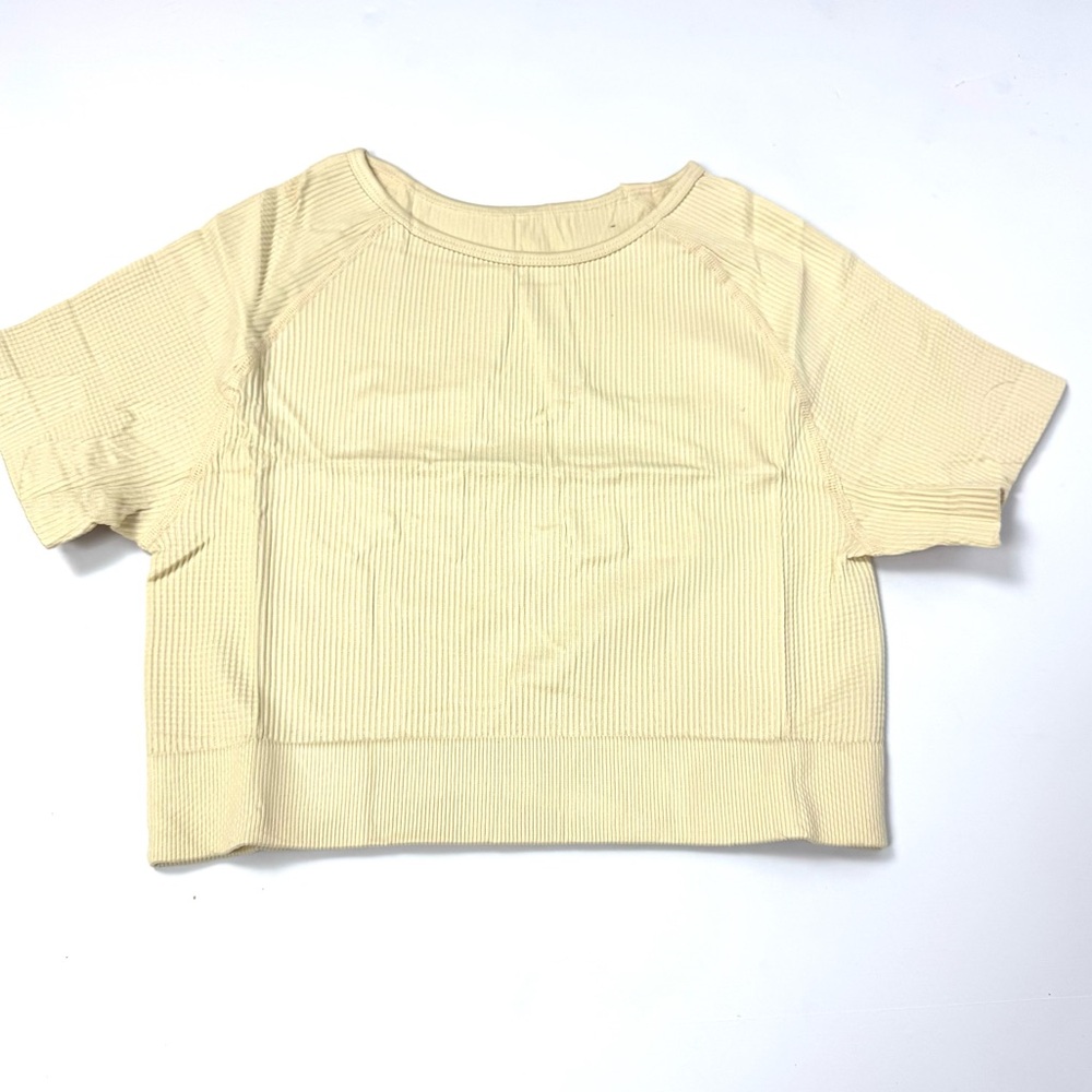 NWTWomen’s Workout Crop Top L Khaki